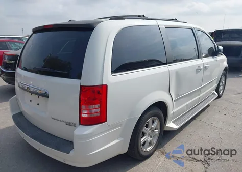 2010 Chrysler Town & Country Touring z USA, uszkodzony, nr VIN 2A4RR5D14AR133746